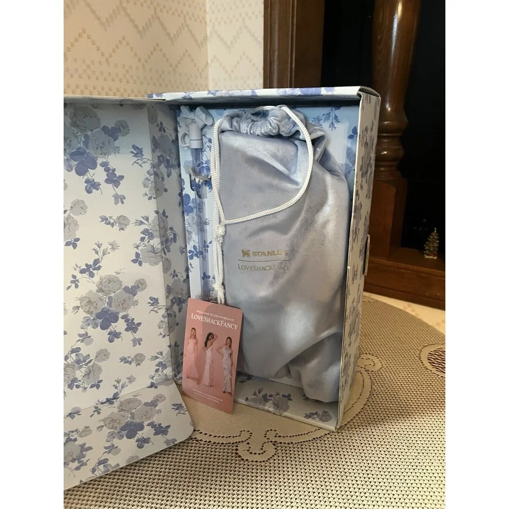 Stanley x Love shack Fancy 40 oz Everblooming Rosettes Quencher Blue Tumbler New - Picture 2 of 7